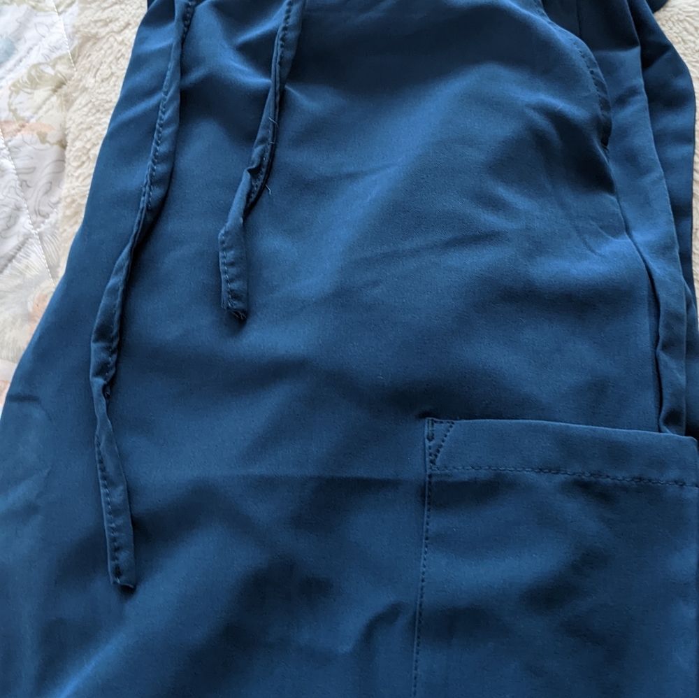 Scrub set - Picture 3 of 4